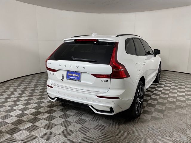 2024 Volvo XC60 Plus Dark Theme