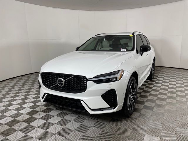 2024 Volvo XC60 Plus Dark Theme