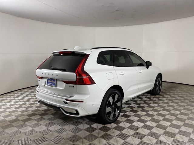 2024 Volvo XC60 Plus Dark Theme