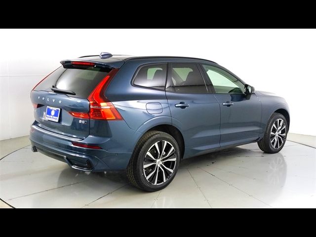 2024 Volvo XC60 Plus Dark Theme