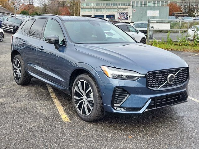 2024 Volvo XC60 Plus Dark Theme