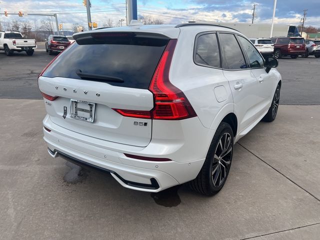 2024 Volvo XC60 Plus Dark Theme