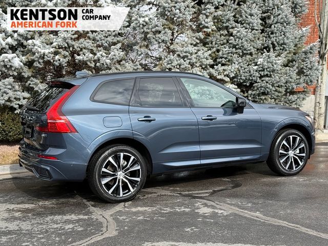 2024 Volvo XC60 Plus Dark Theme
