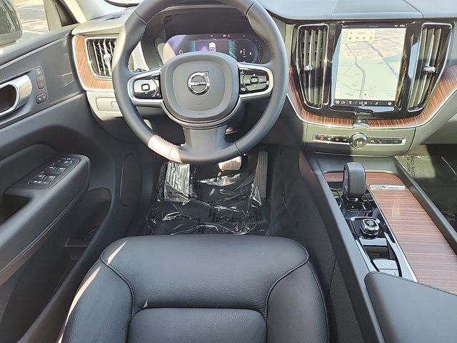 2024 Volvo XC60 Plus Dark Theme