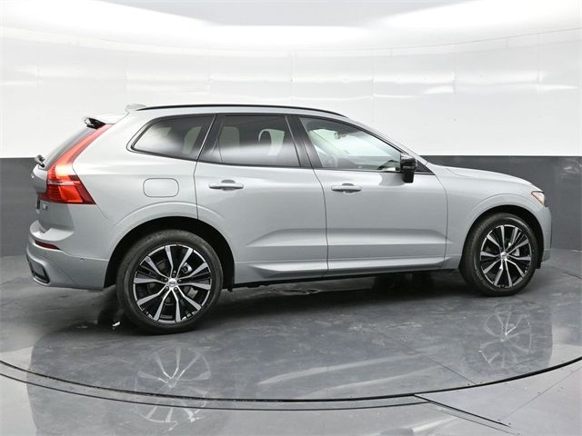 2024 Volvo XC60 Plus Dark Theme