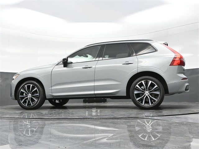 2024 Volvo XC60 Plus Dark Theme