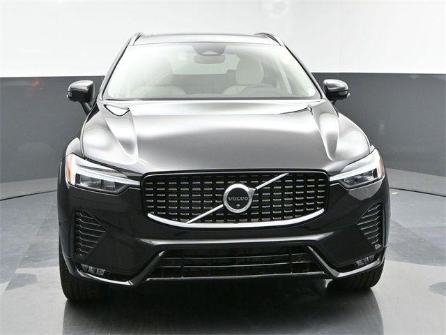 2024 Volvo XC60 Plus Dark Theme