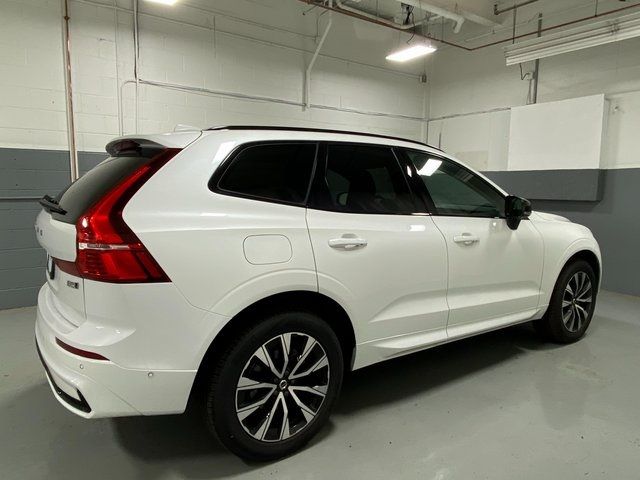 2024 Volvo XC60 Plus Dark Theme