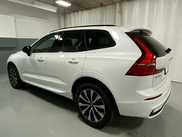 2024 Volvo XC60 Plus Dark Theme