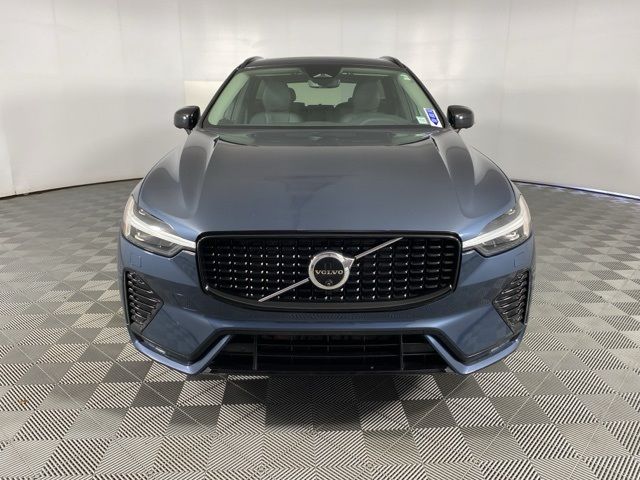 2024 Volvo XC60 Plus Dark Theme