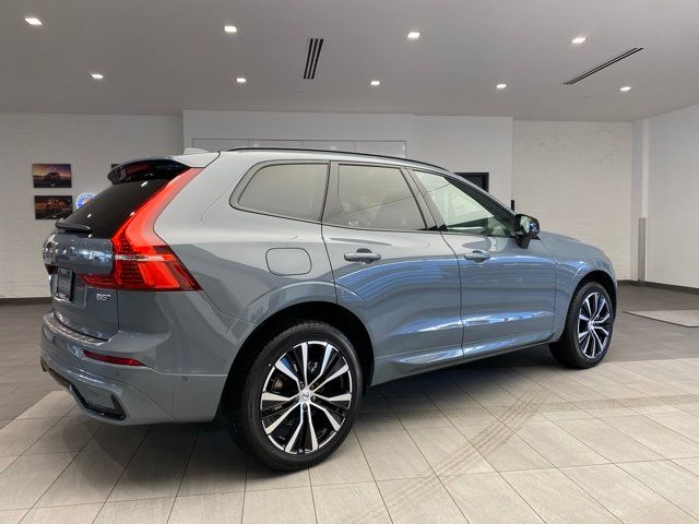 2024 Volvo XC60 Plus Dark Theme