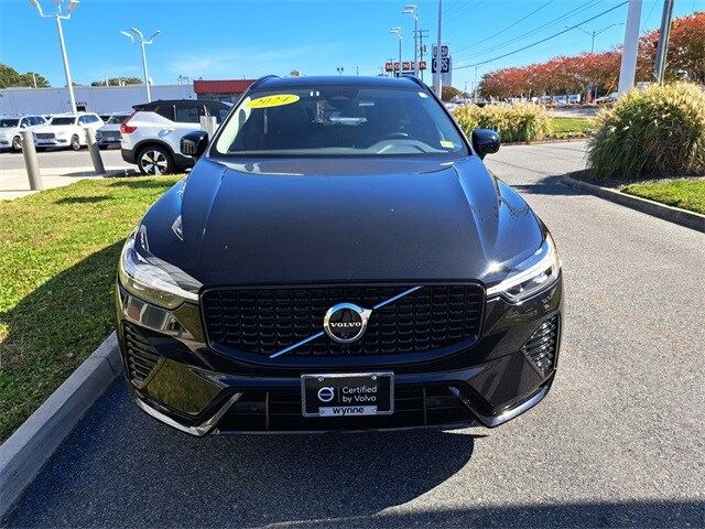 2024 Volvo XC60 Plus Dark Theme