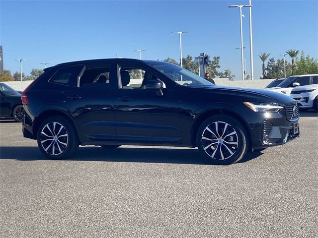 2024 Volvo XC60 Plus Dark Theme