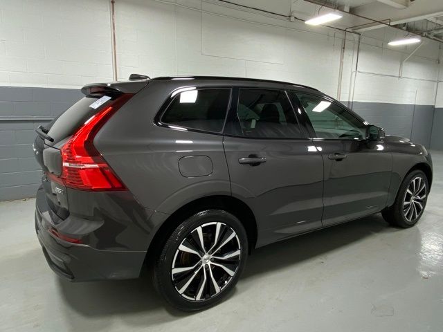 2024 Volvo XC60 Plus Dark Theme