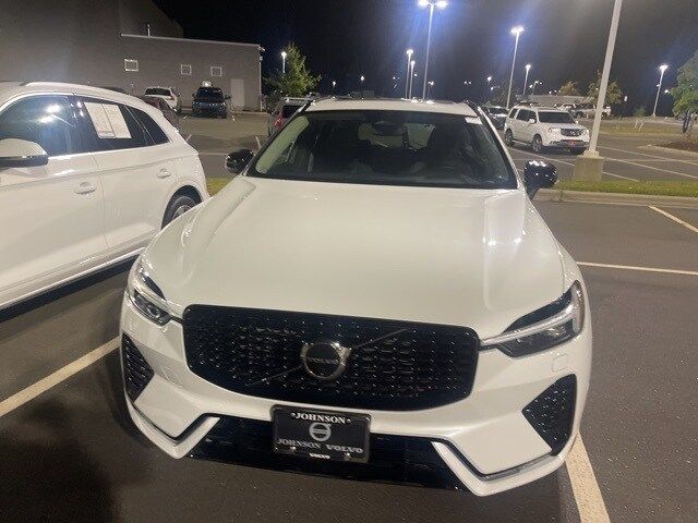 2024 Volvo XC60 Plus Dark Theme