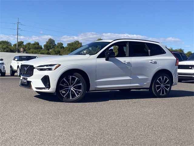 2024 Volvo XC60 Plus Dark Theme