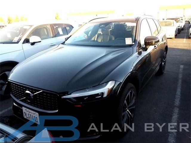 2024 Volvo XC60 Plus Dark Theme