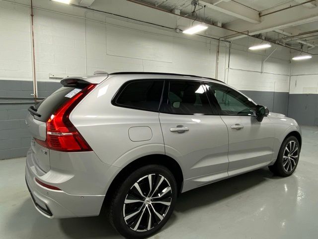 2024 Volvo XC60 Plus Dark Theme