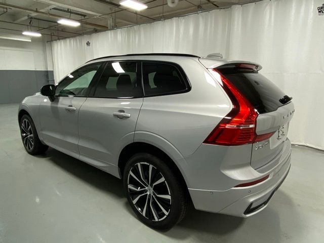 2024 Volvo XC60 Plus Dark Theme