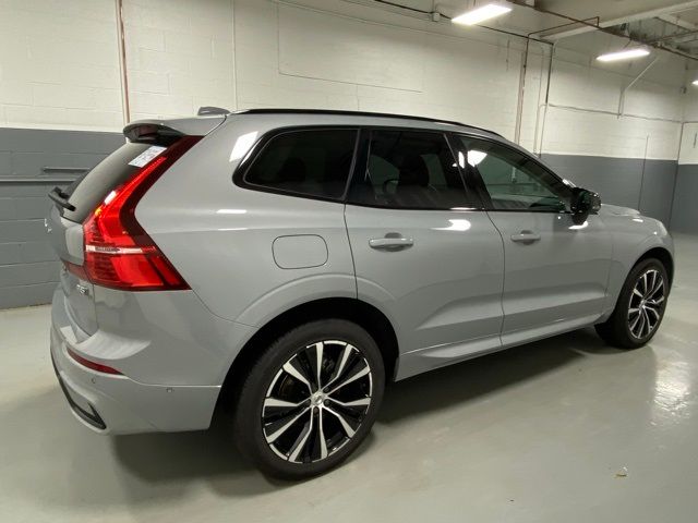 2024 Volvo XC60 Plus Dark Theme