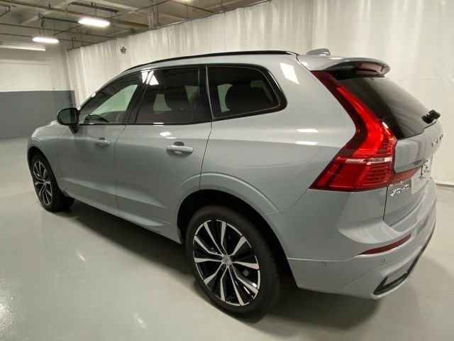 2024 Volvo XC60 Plus Dark Theme