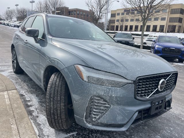 2024 Volvo XC60 Plus Dark Theme