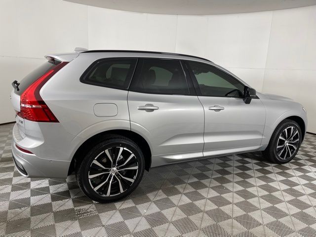 2024 Volvo XC60 Plus Dark Theme