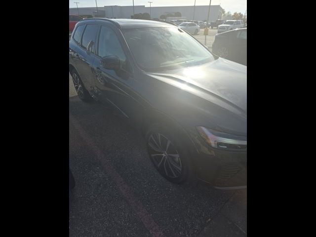 2024 Volvo XC60 Plus Dark Theme