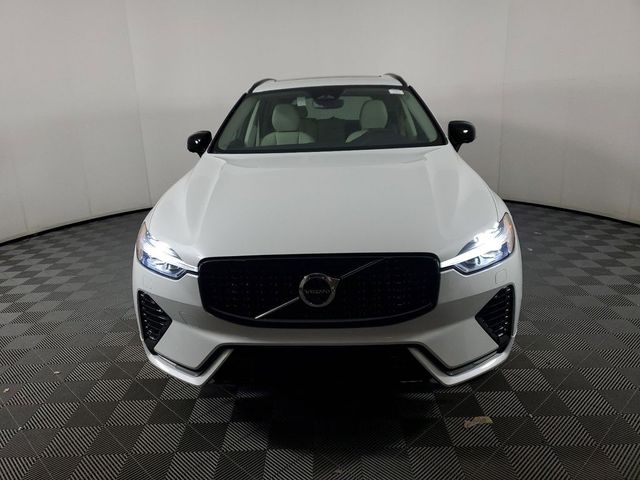 2024 Volvo XC60 Plus Dark Theme