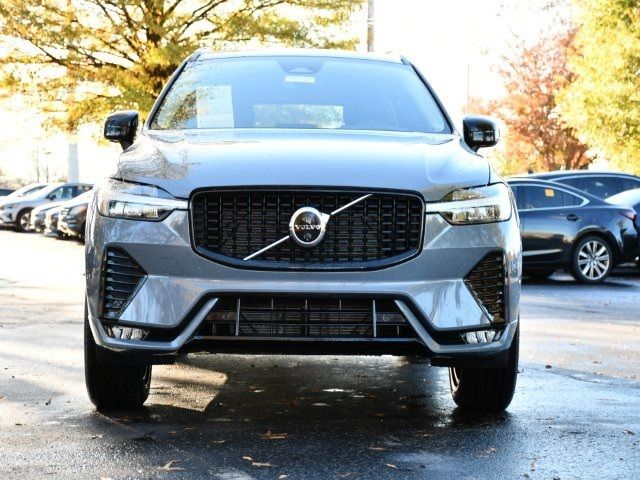 2024 Volvo XC60 Plus Dark Theme