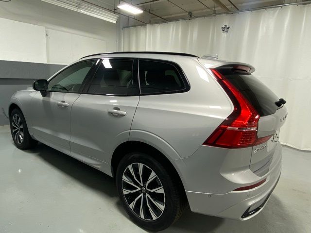 2024 Volvo XC60 Plus Dark Theme