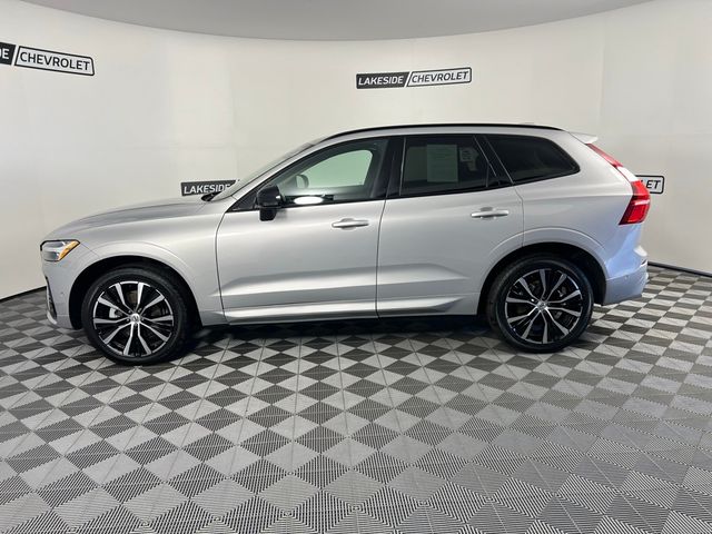 2024 Volvo XC60 Plus Dark Theme