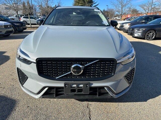 2024 Volvo XC60 Plus Dark Theme