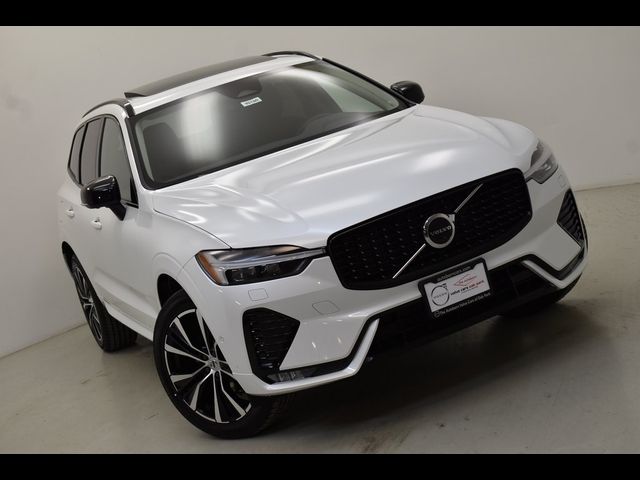 2024 Volvo XC60 Plus Dark Theme