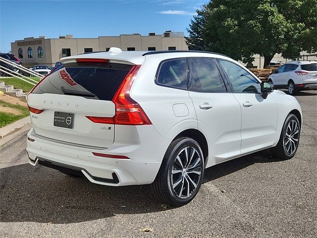 2024 Volvo XC60 Plus Dark Theme