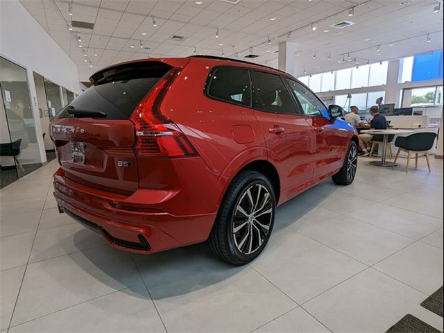 2024 Volvo XC60 Plus Dark Theme