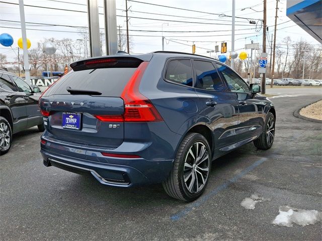 2024 Volvo XC60 Plus Dark Theme