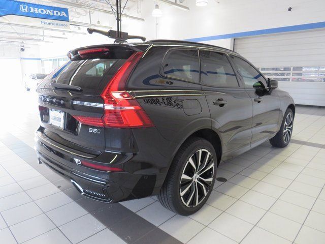 2024 Volvo XC60 Plus Dark Theme