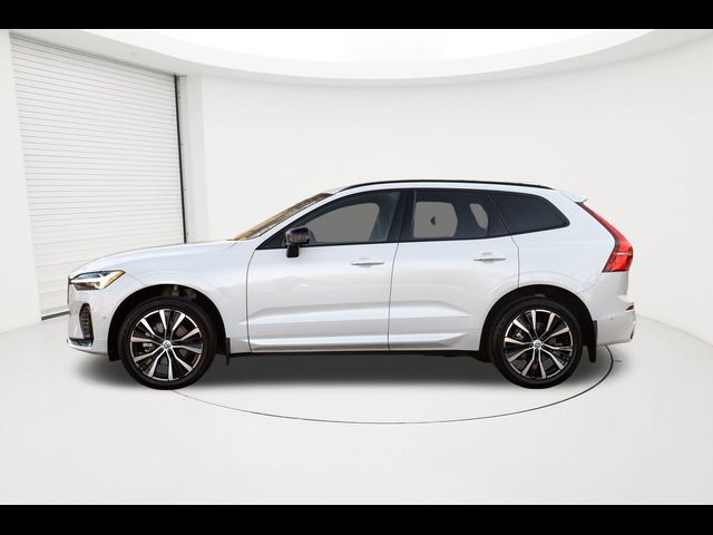 2024 Volvo XC60 Plus Dark Theme