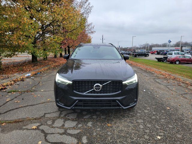 2024 Volvo XC60 Plus Dark Theme