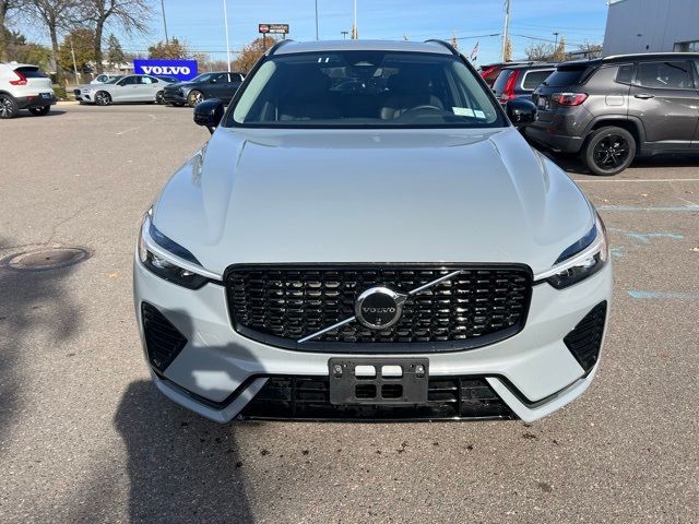 2024 Volvo XC60 Plus Dark Theme