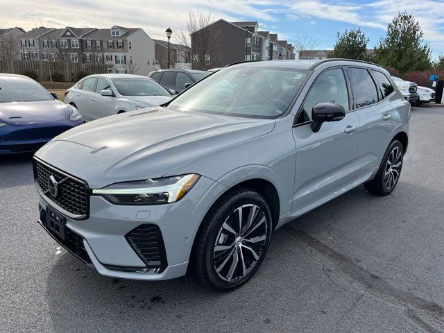 2024 Volvo XC60 Plus Dark Theme