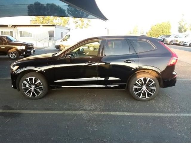 2024 Volvo XC60 Plus Dark Theme