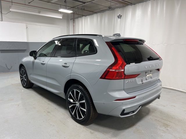 2024 Volvo XC60 Plus Dark Theme