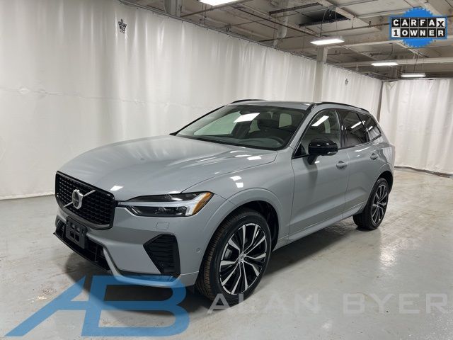 2024 Volvo XC60 Plus Dark Theme