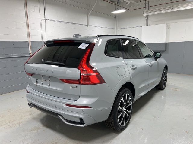 2024 Volvo XC60 Plus Dark Theme