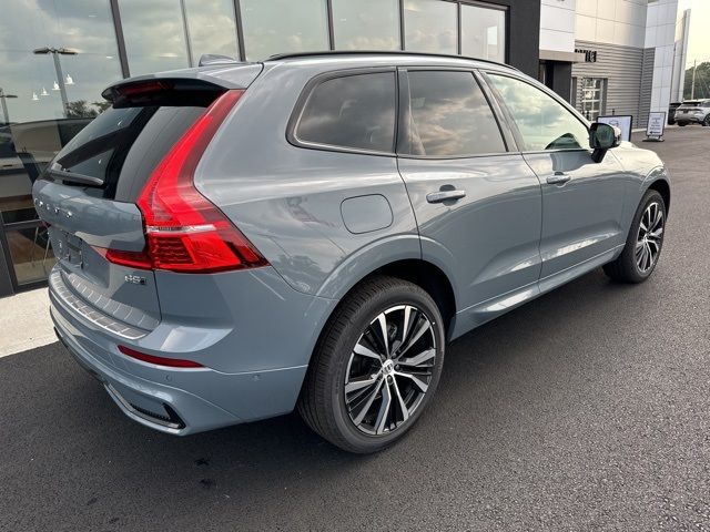 2024 Volvo XC60 Plus Dark Theme