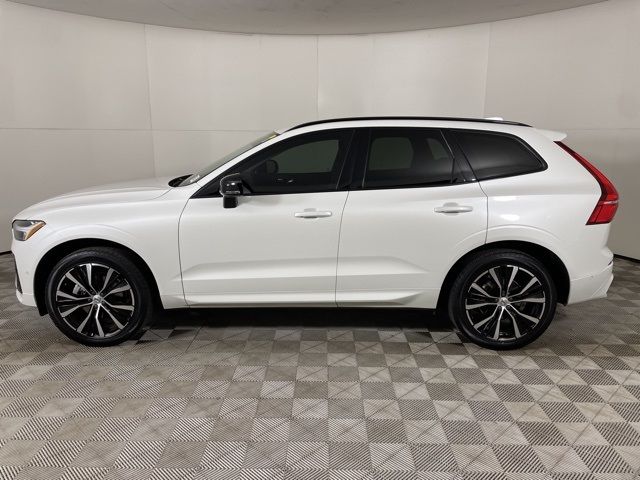 2024 Volvo XC60 Plus Dark Theme