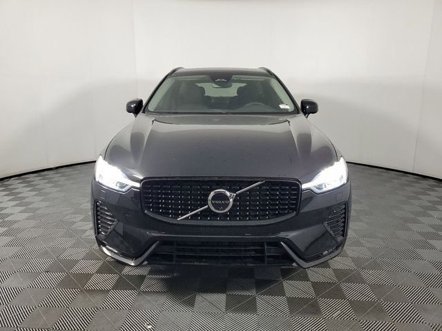 2024 Volvo XC60 Plus Dark Theme