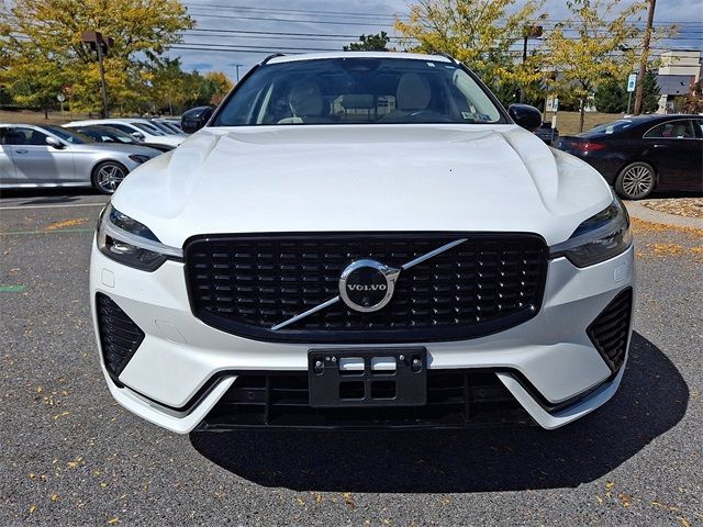 2024 Volvo XC60 Plus Dark Theme